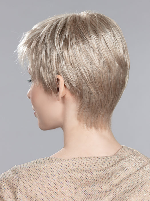 GINGER SMALL by ELLEN WILLE in CHAMPAGNE MIX 22.26.20 | Light Neutral Blonde and Light Golden Blonde with Light Strawberry Blonde Blend