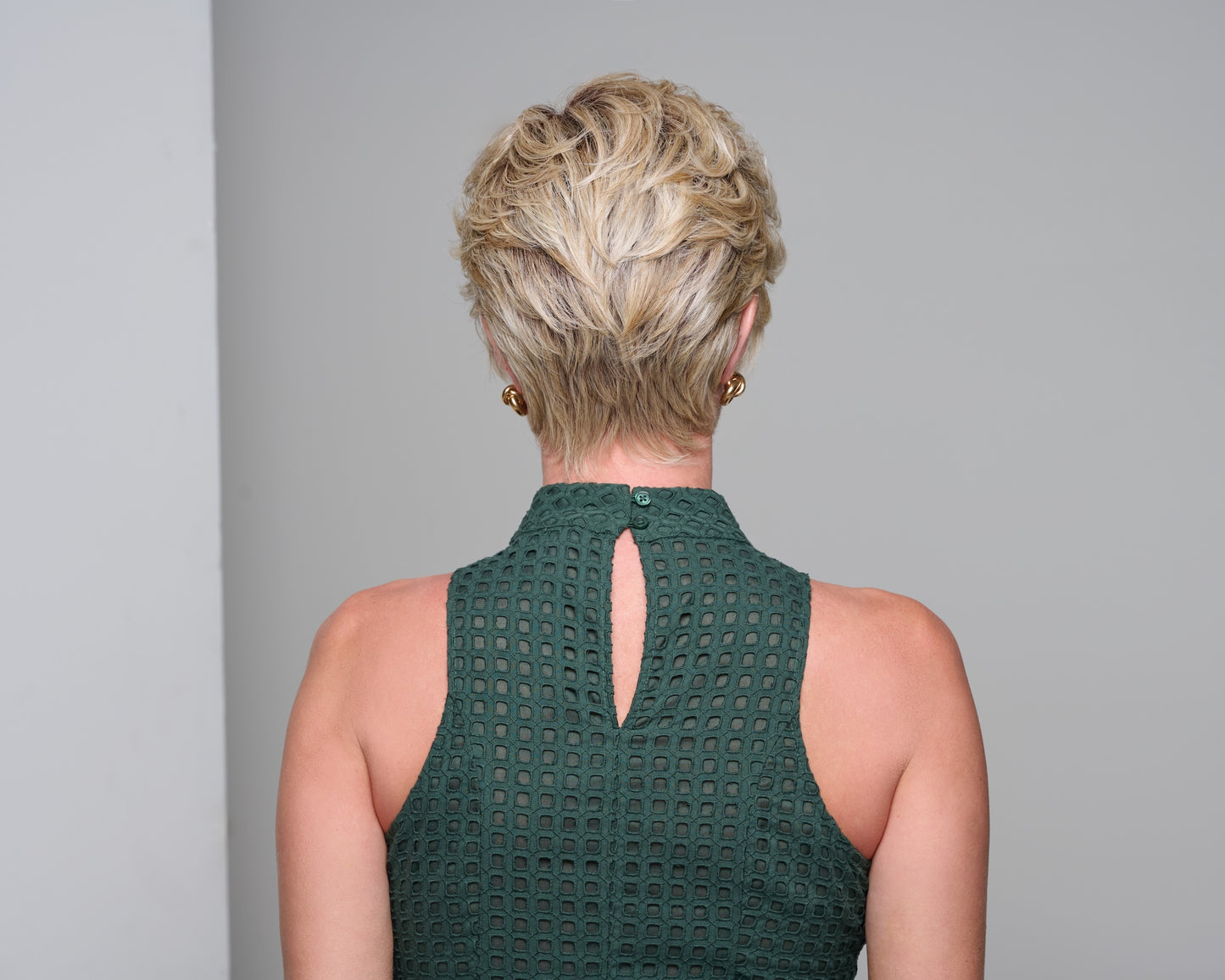 Raquel Welch On The Cover - Average Cap