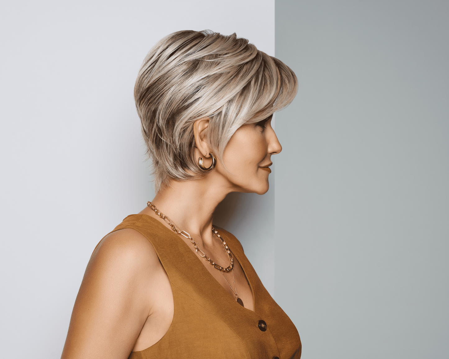 Raquel Welch Posh Premiere - Average Cap