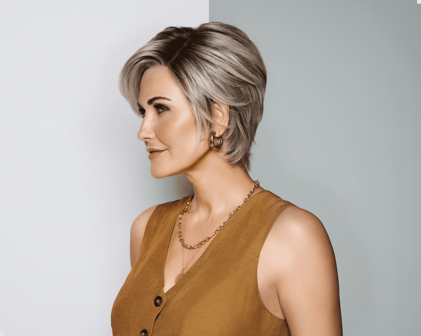 Raquel Welch Posh Premiere - Average Cap