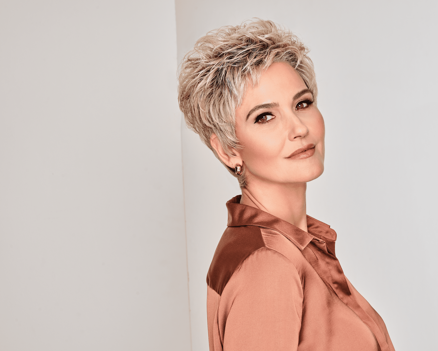 Raquel Welch Straight Chic - Average Cap