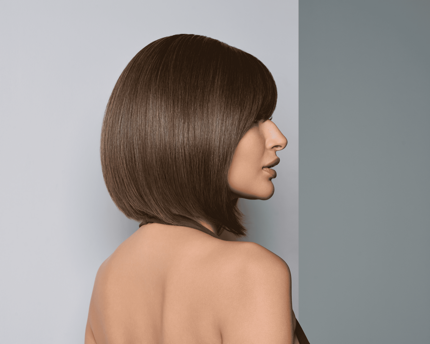 Raquel Welch Straight To Camera - Average Cap