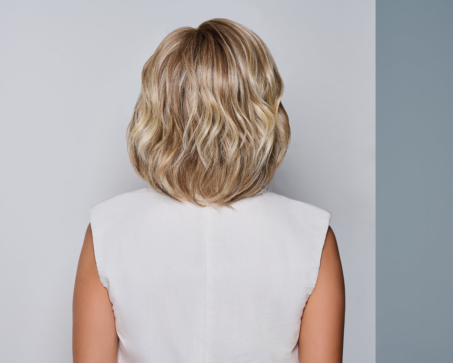 Raquel Welch Waves And Raves - Average Cap