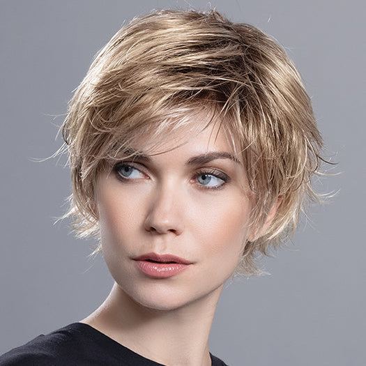 RAISE by ELLEN WILLE in CARAMEL ROOTED 26.22.20 | Medium Gold Blonde and Light Gold Blonde Blend with Light Brown Roots