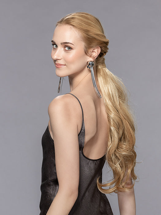 CHAMPAGNE in SAHARA BEIGE MIX 26.20.19 | Light Golden Blonde and Light Strawberry Blonde with Light Honey Blonde Blend 
