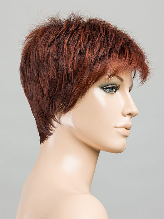 AUBURN ROOTED	 133.132.4 | Red Violet, Granat Red and Darkest Brown Blend with Shaded Roots