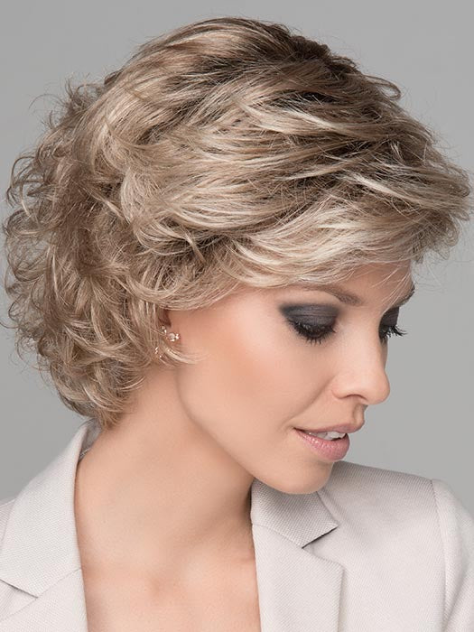 DAILY LARGE by ELLEN WILLE in CHAMPAGNE ROOTED 22.20.25 | Light Neutral Blonde, Light Strawberry Blonde, and Lightest Golden Blonde Blend with Shaded Roots